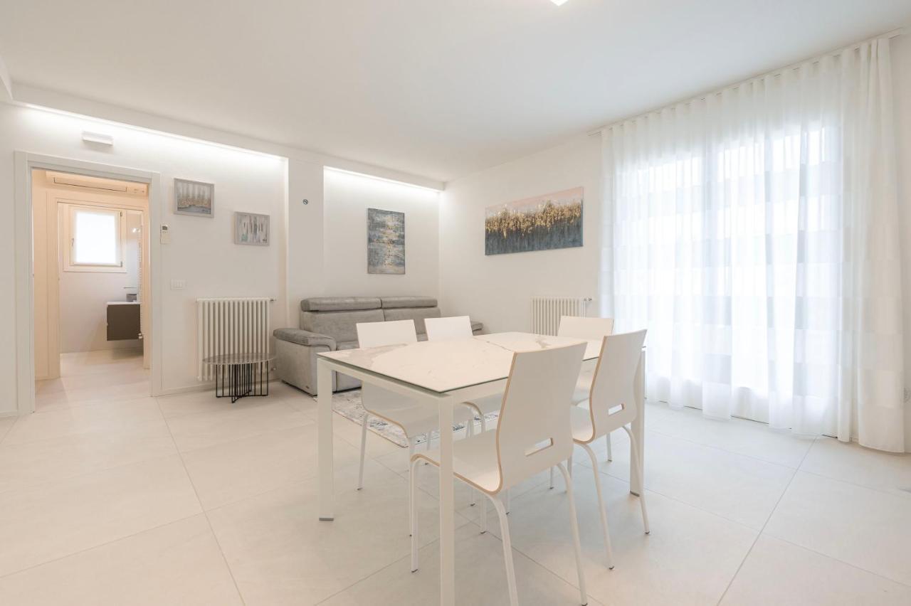 Residence Luxury Elisabeth Con Posto Spiaggia Incluso Caorle Exterior foto