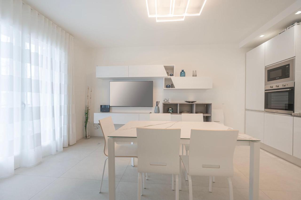 Residence Luxury Elisabeth Con Posto Spiaggia Incluso Caorle Exterior foto
