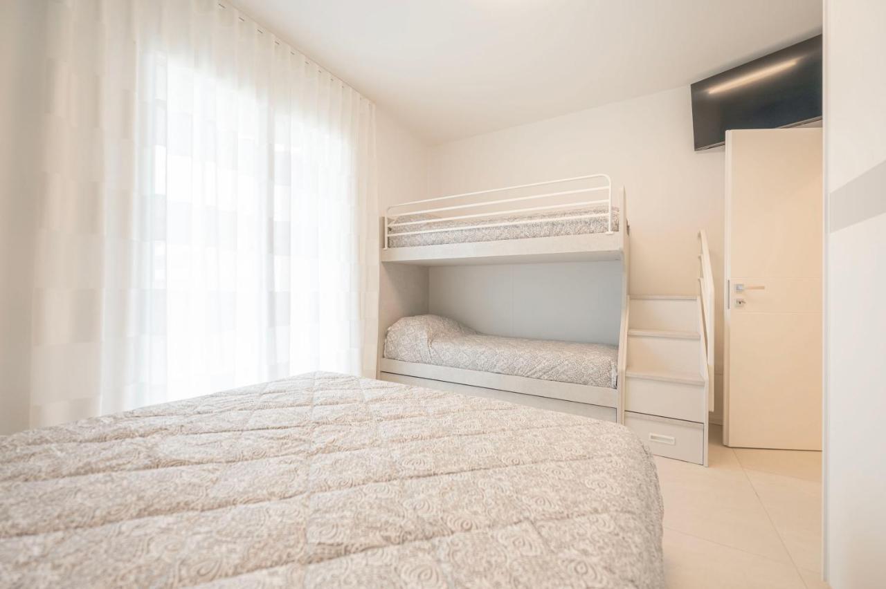 Residence Luxury Elisabeth Con Posto Spiaggia Incluso Caorle Exterior foto