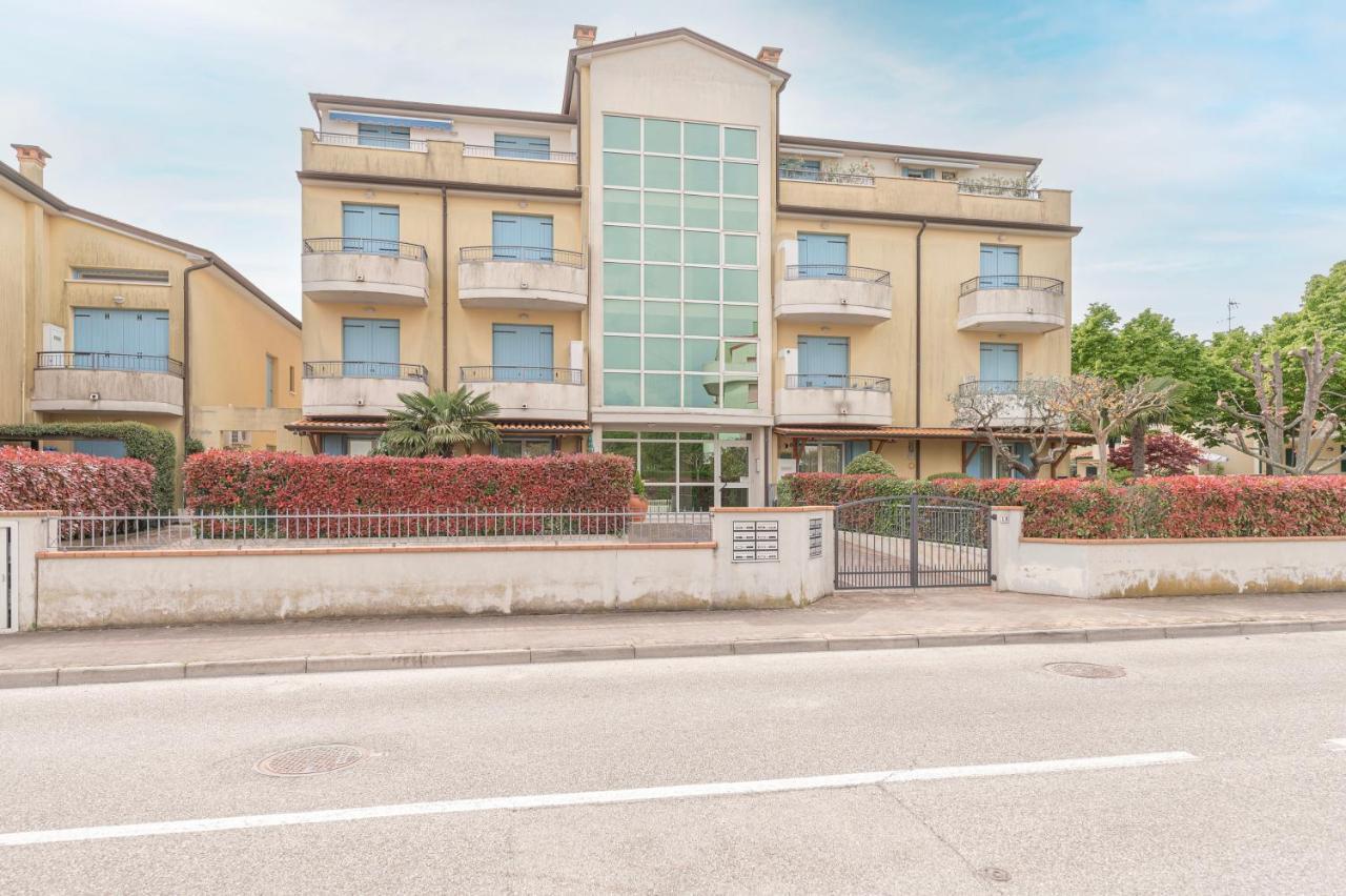 Residence Luxury Elisabeth Con Posto Spiaggia Incluso Caorle Exterior foto