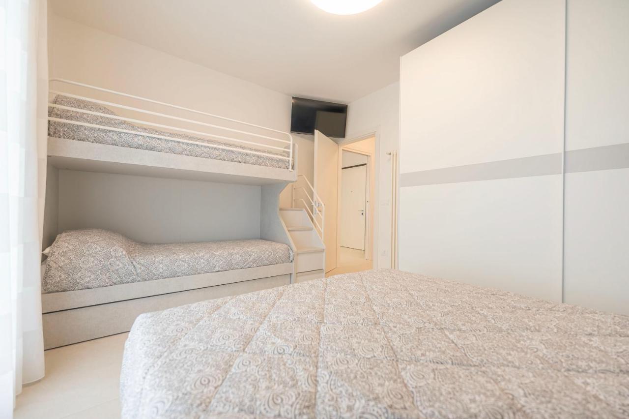 Residence Luxury Elisabeth Con Posto Spiaggia Incluso Caorle Exterior foto